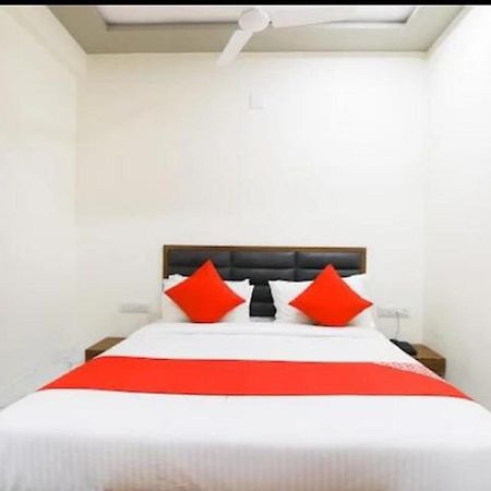Hotel New Lake View Ахмедабад Екстериор снимка