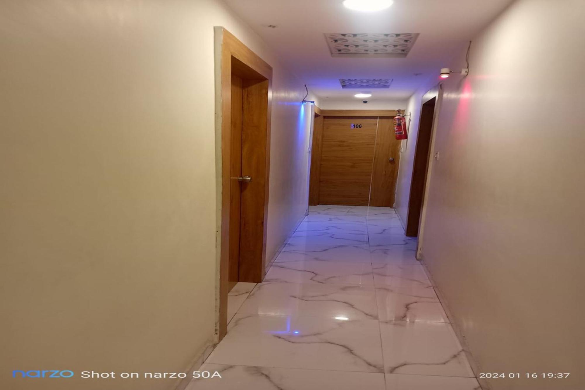 Hotel New Lake View Ахмедабад Екстериор снимка