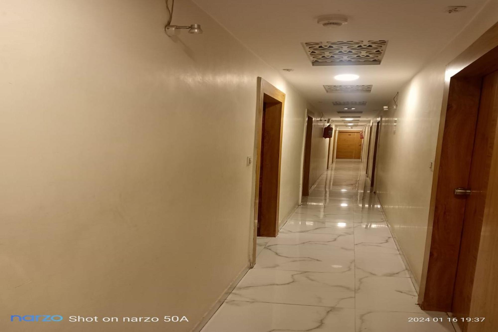 Hotel New Lake View Ахмедабад Екстериор снимка