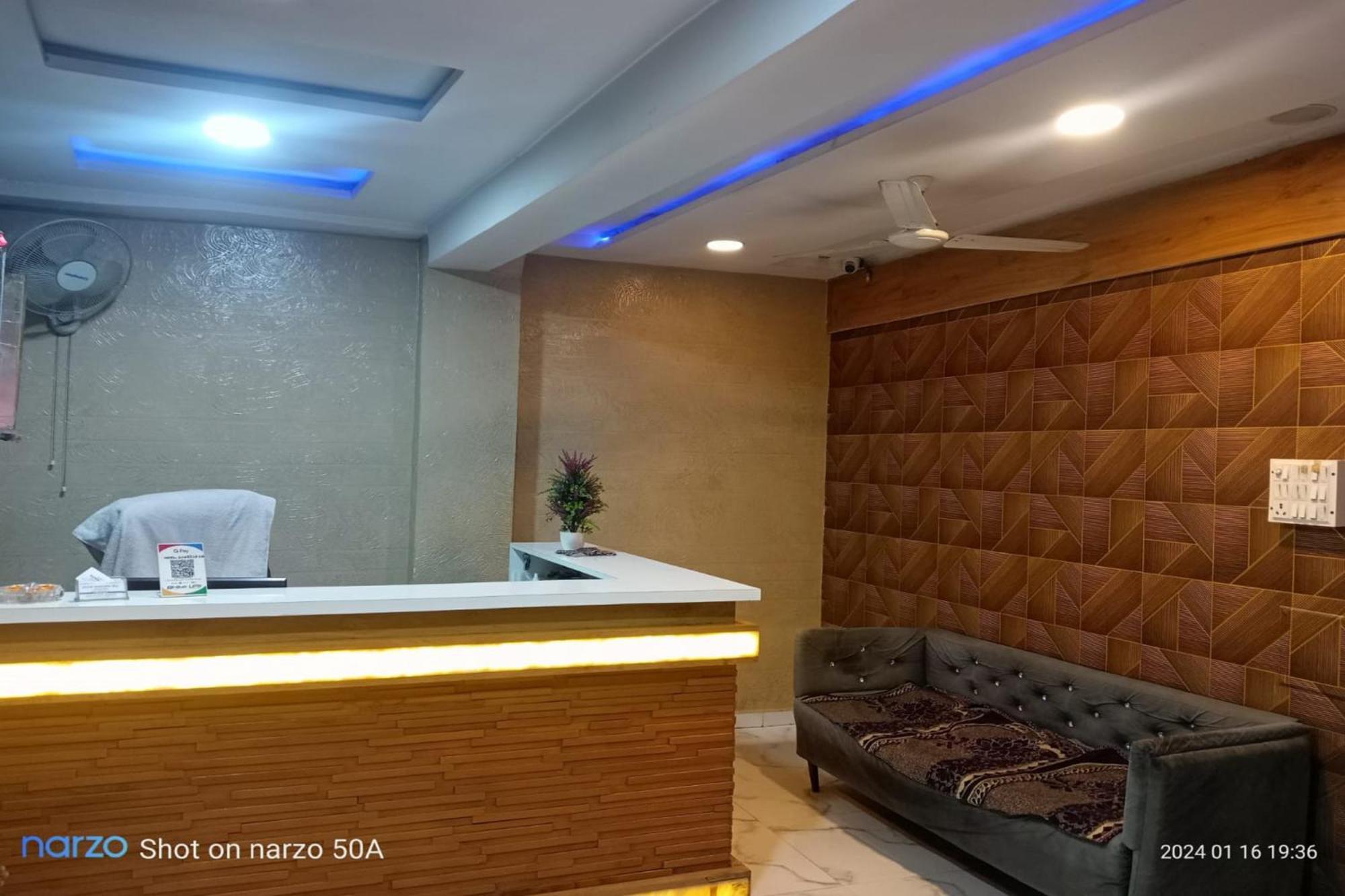 Hotel New Lake View Ахмедабад Екстериор снимка